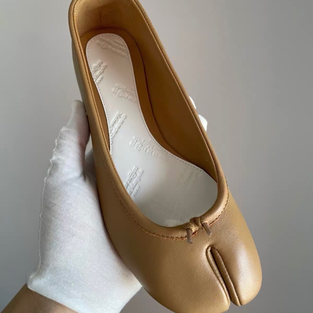 Maison Martin Margiela Tan Split-Toe Leather Ballet Flat
